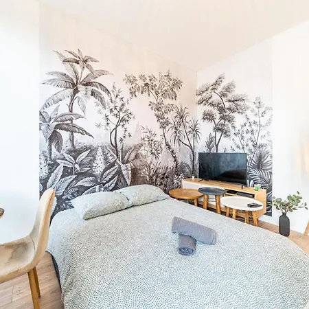 Le Marietton Cosy A Deux Pas Du Metro Valmy Apartment